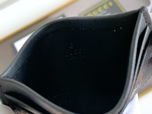 グッチ財布コピー着用イメージ
